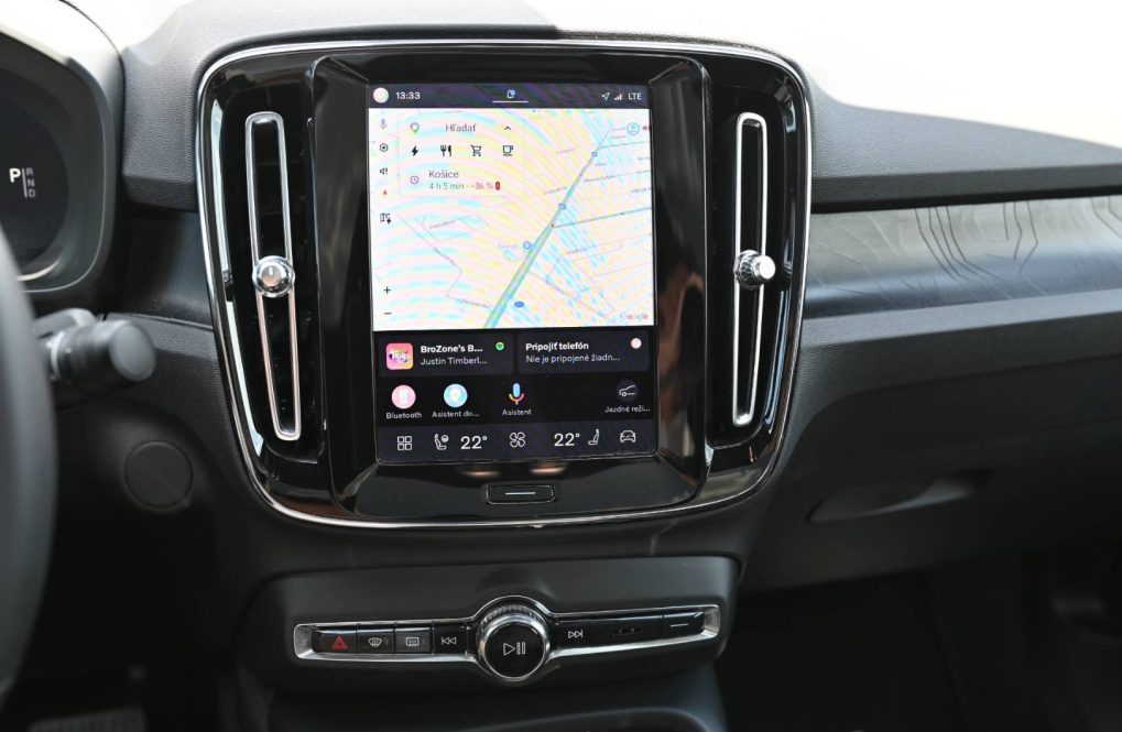 Volvo-C40-Recharge-Twin-Motor-Ultimate-AWD-AT-9