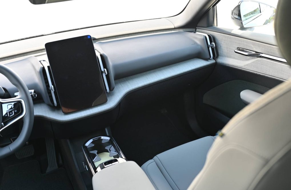 Volvo-EX30-SINGLE-MOTOR-LONG-RANGE-PLUS-RWD-10
