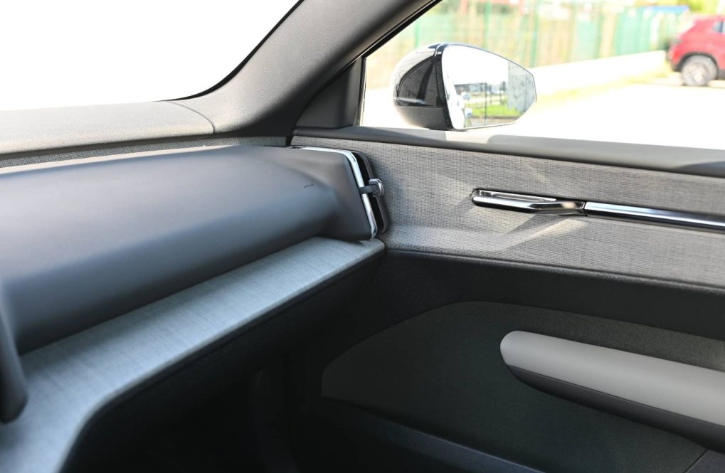 Volvo-EX30-SINGLE-MOTOR-LONG-RANGE-PLUS-RWD-13