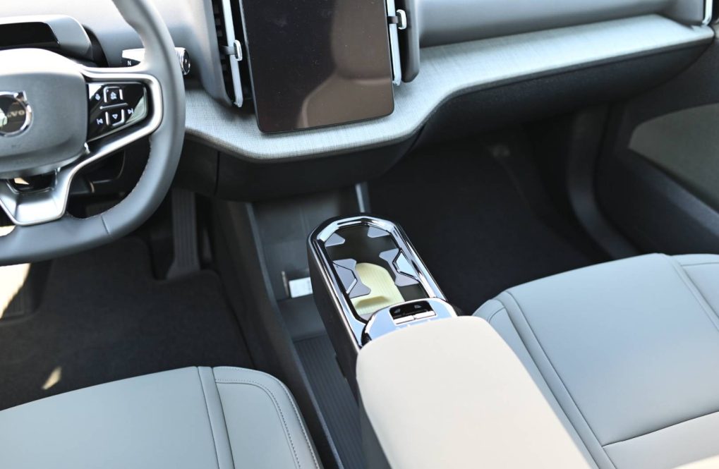 Volvo-EX30-SINGLE-MOTOR-LONG-RANGE-PLUS-RWD-17