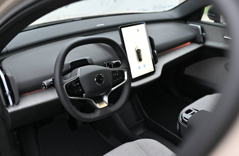 Volvo-EX30-Twin-Motor-ULTRA-11