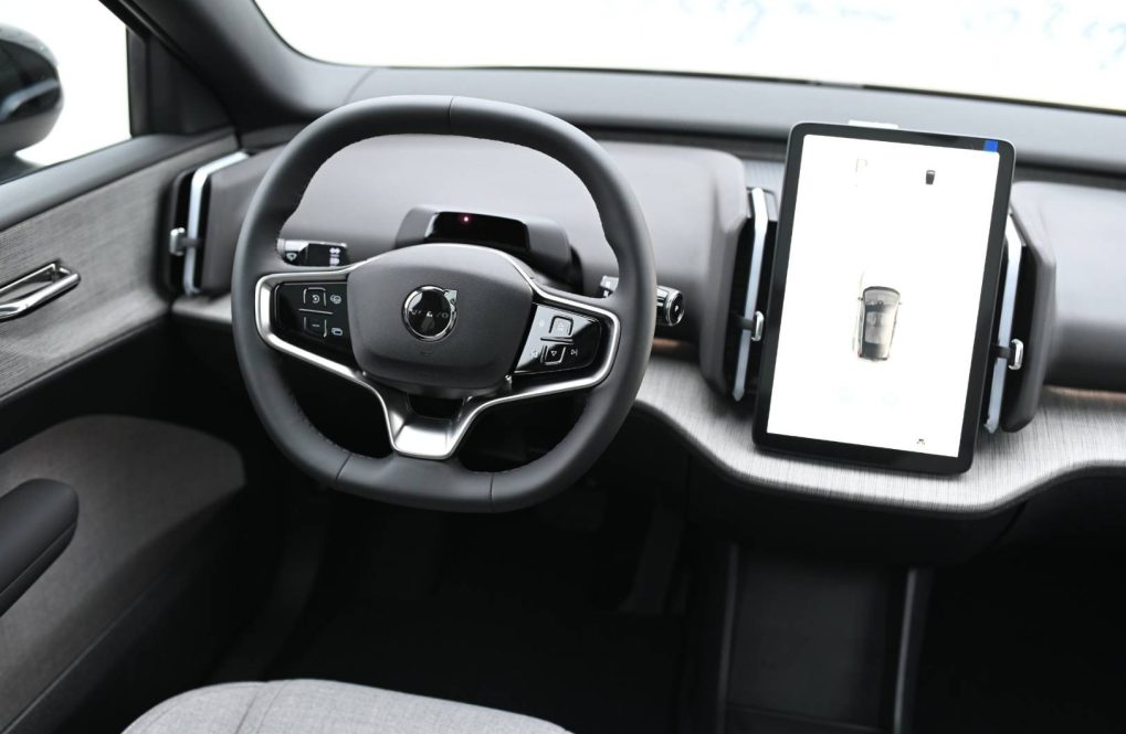 Volvo-EX30-Twin-Motor-ULTRA-12