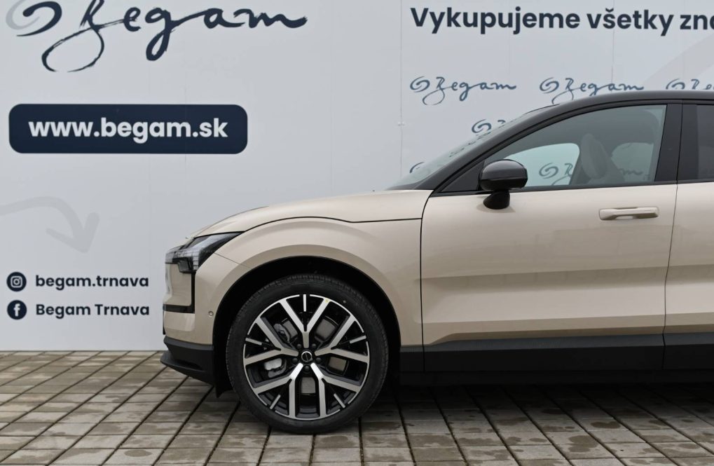 Volvo-EX30-Twin-Motor-ULTRA-4