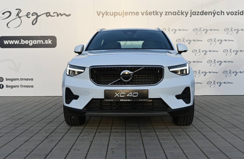 Volvo-XC40-B3-P-CORE-1