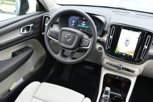 Volvo-XC40-B3-P-PLUS-10