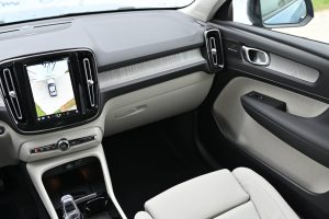 Volvo-XC40-B3-P-PLUS-11