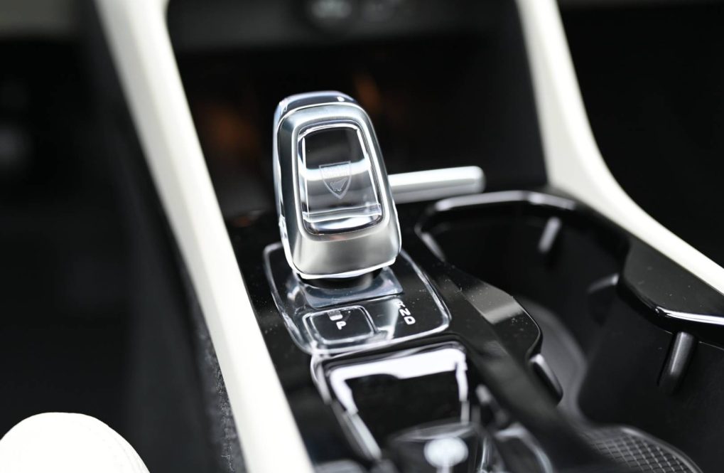Volvo-XC40-B3-P-PLUS-13