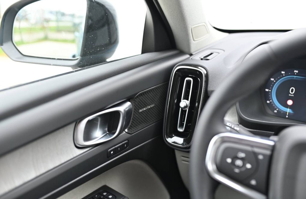 Volvo-XC40-B3-P-PLUS-14