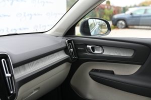 Volvo-XC40-B3-P-PLUS-15