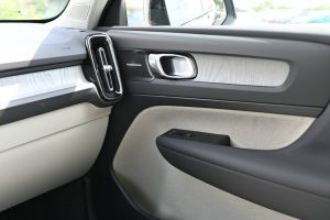 Volvo-XC40-B3-P-PLUS-17