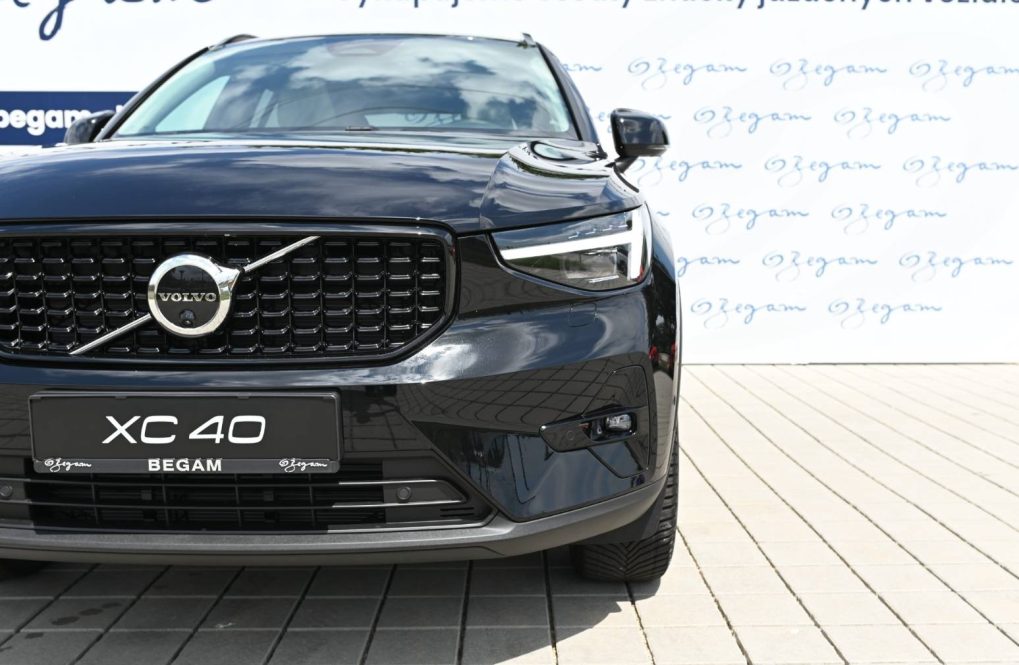 Volvo-XC40-B3-P-PLUS-2
