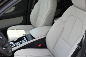 Volvo-XC40-B3-P-PLUS-21