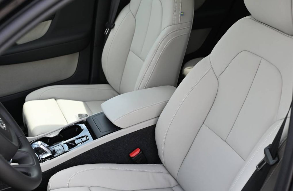 Volvo-XC40-B3-P-PLUS-21