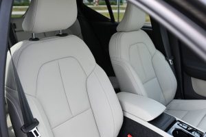 Volvo-XC40-B3-P-PLUS-22