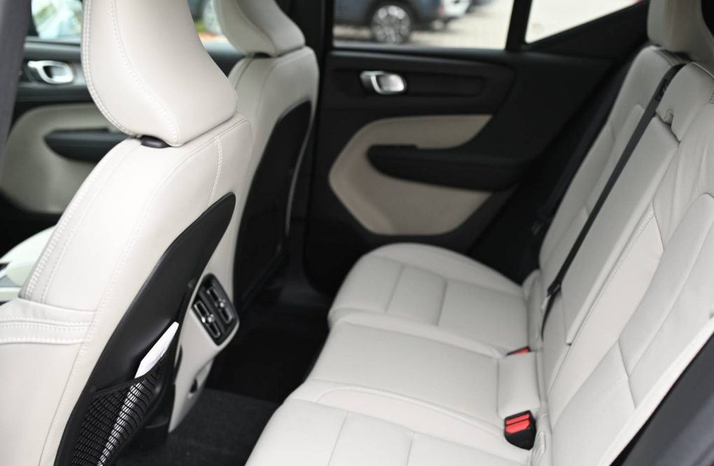 Volvo-XC40-B3-P-PLUS-24