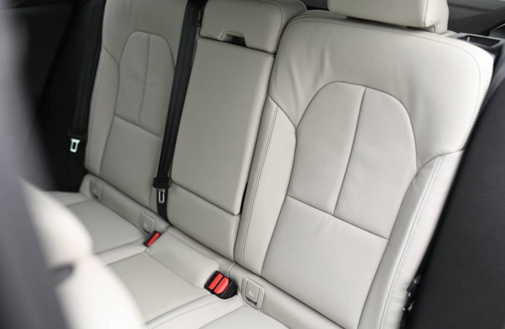Volvo-XC40-B3-P-PLUS-25