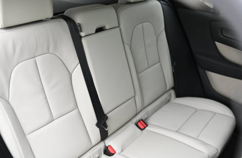Volvo-XC40-B3-P-PLUS-26