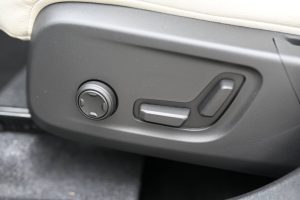 Volvo-XC40-B3-P-PLUS-27