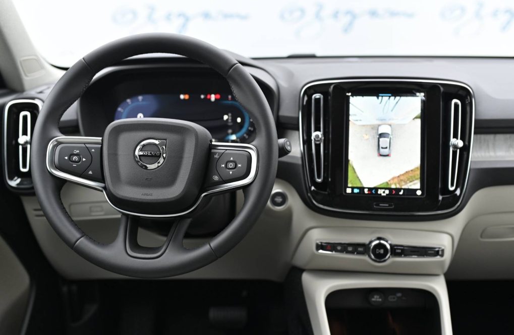 Volvo-XC40-B3-P-PLUS-9