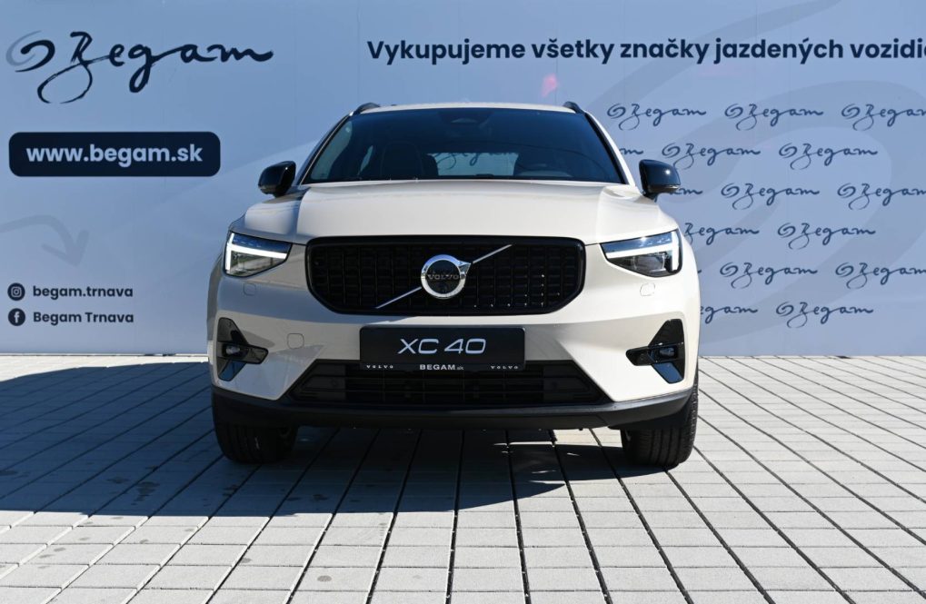 Volvo-XC40-B3-P-PLUS-MHEV-1