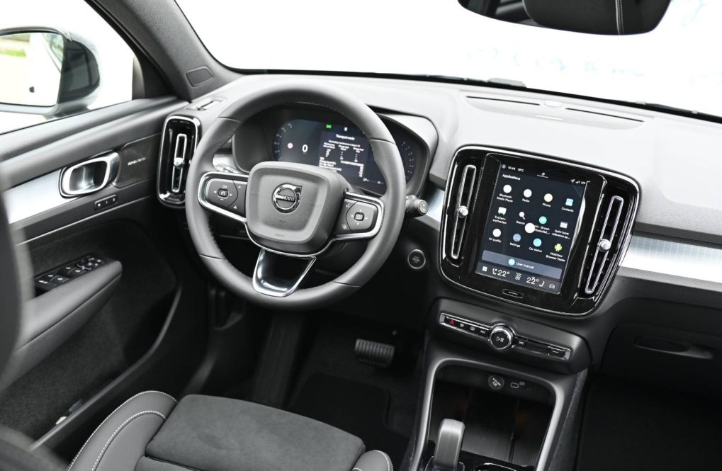 Volvo-XC40-B3-P-PLUS-MHEV-10