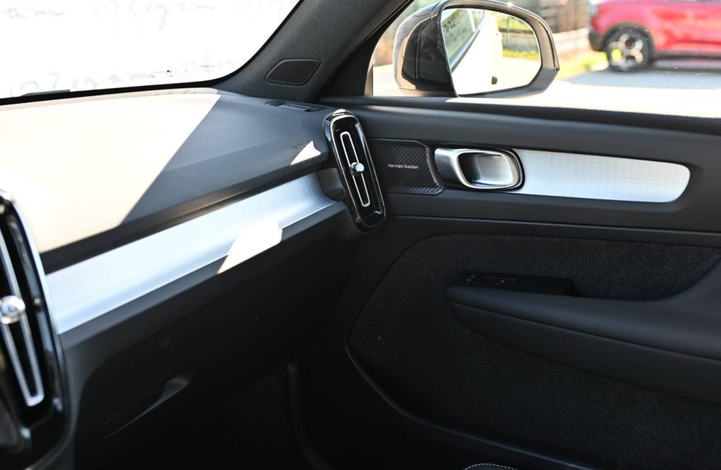 Volvo-XC40-B3-P-PLUS-MHEV-11