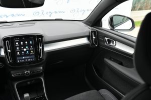 Volvo-XC40-B3-P-PLUS-MHEV-11