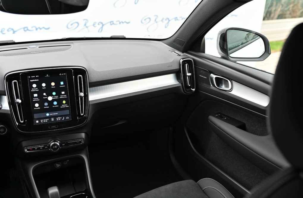 Volvo-XC40-B3-P-PLUS-MHEV-11