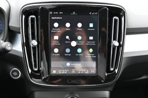 Volvo-XC40-B3-P-PLUS-MHEV-12