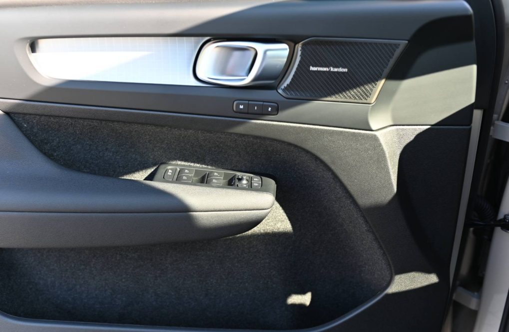 Volvo-XC40-B3-P-PLUS-MHEV-14