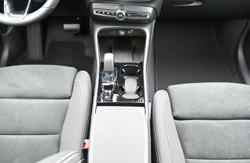 Volvo-XC40-B3-P-PLUS-MHEV-14