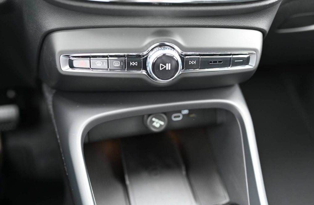 Volvo-XC40-B3-P-PLUS-MHEV-16