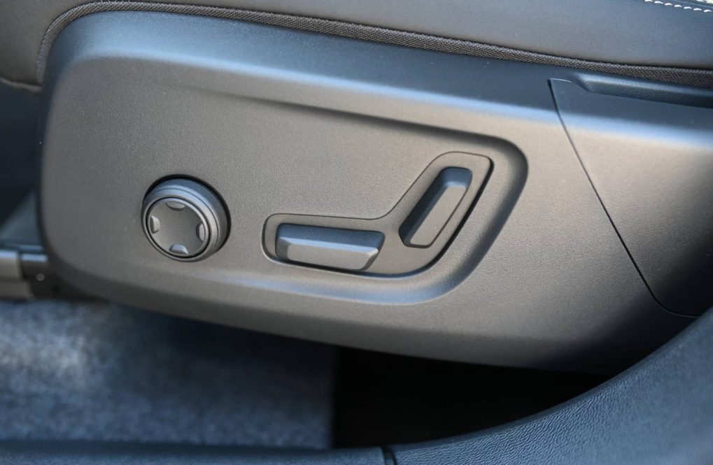 Volvo-XC40-B3-P-PLUS-MHEV-22
