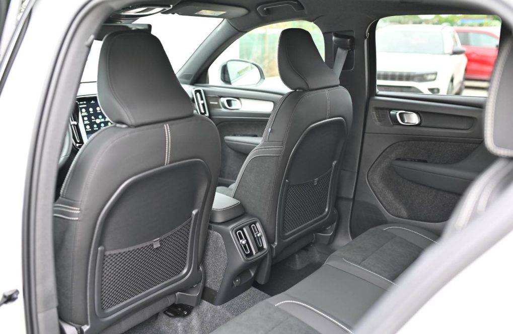 Volvo-XC40-B3-P-PLUS-MHEV-23