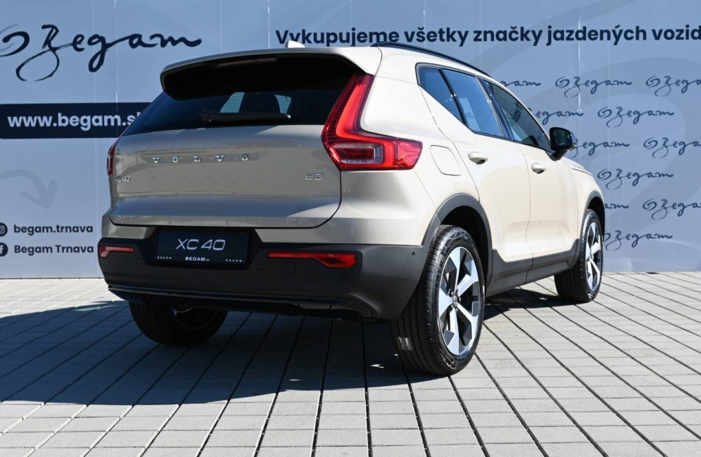 Volvo-XC40-B3-P-PLUS-MHEV-4