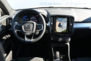 Volvo-XC40-B3-P-PLUS-MHEV-8
