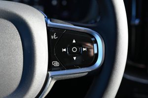 Volvo-XC60-B5-P-CORE-24