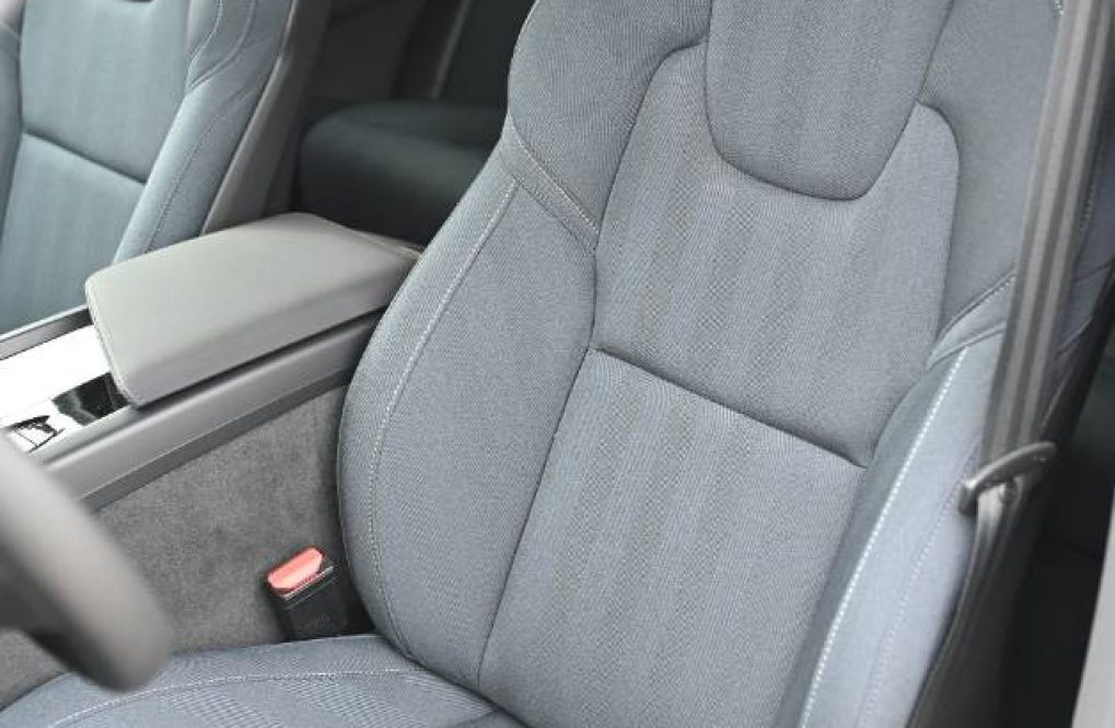 Volvo-XC60-B5-P-PLUS-19