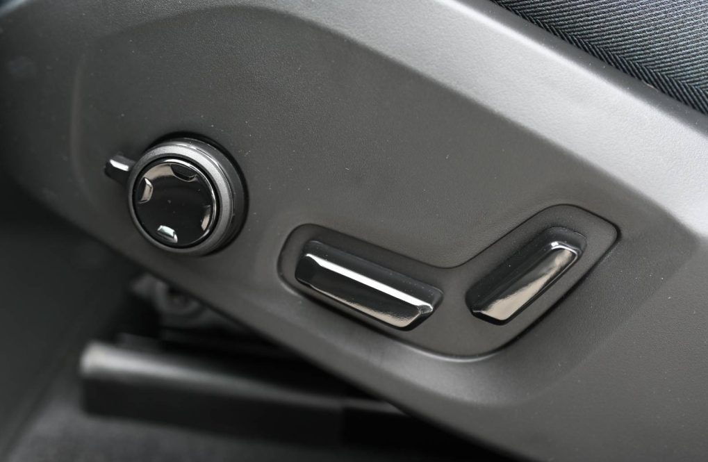 Volvo-XC60-B5-P-PLUS-26