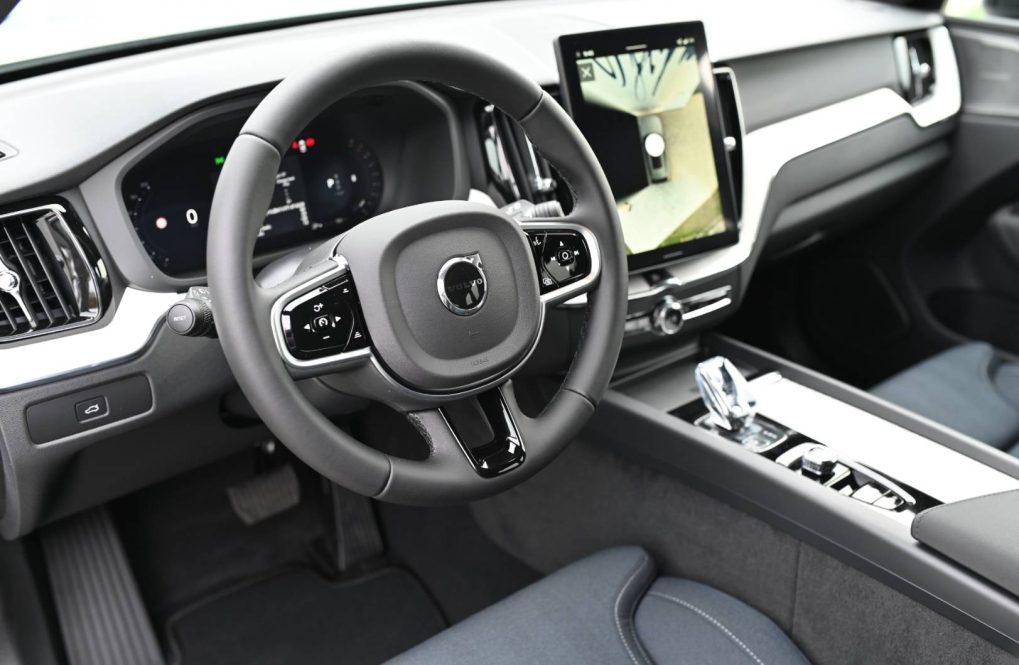 Volvo-XC60-B5-P-PLUS-6