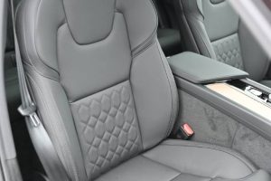 Volvo-XC60-B5-P-ULTRA-DARK-AWD-24
