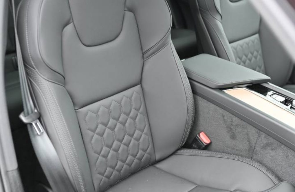 Volvo-XC60-B5-P-ULTRA-DARK-AWD-24