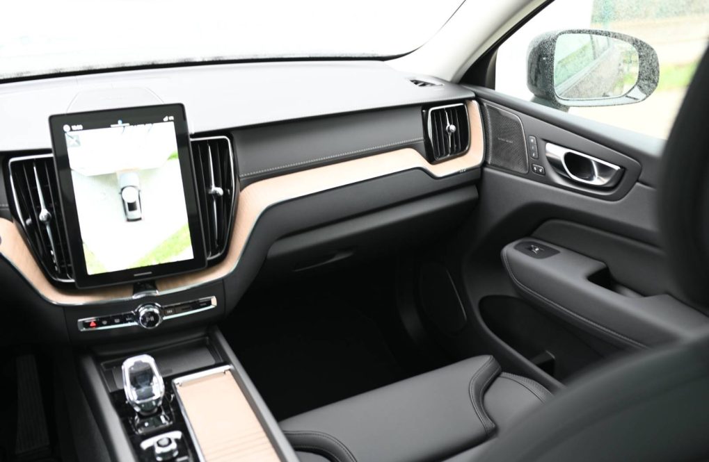 Volvo-XC60-B5-P-ULTRA-DARK-AWD-9