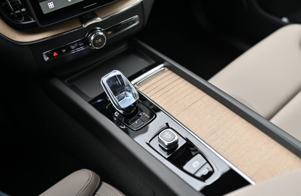 Volvo-XC60-T8-PHEV-PLUS-DARK-11
