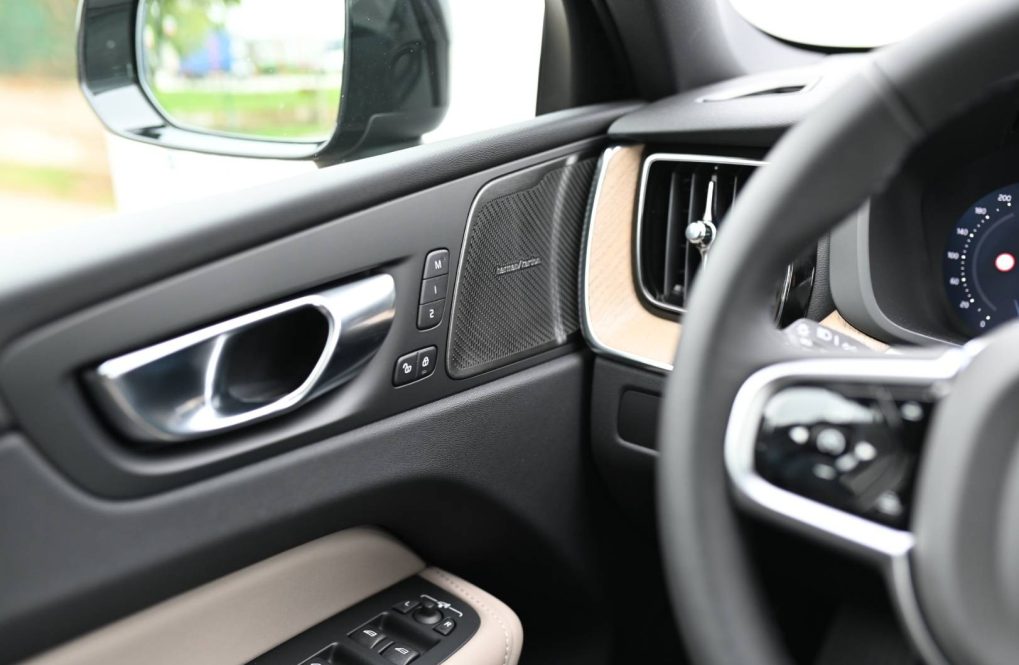 Volvo-XC60-T8-PHEV-PLUS-DARK-13