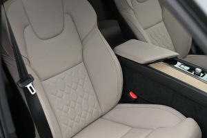 Volvo-XC60-T8-PHEV-PLUS-DARK-18