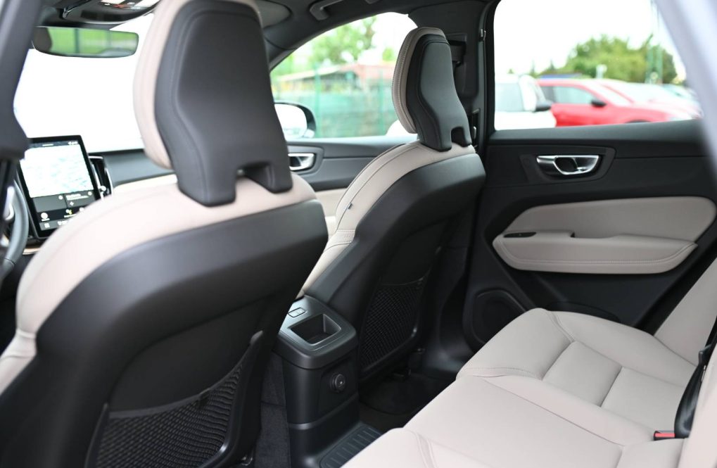 Volvo-XC60-T8-PHEV-PLUS-DARK-19