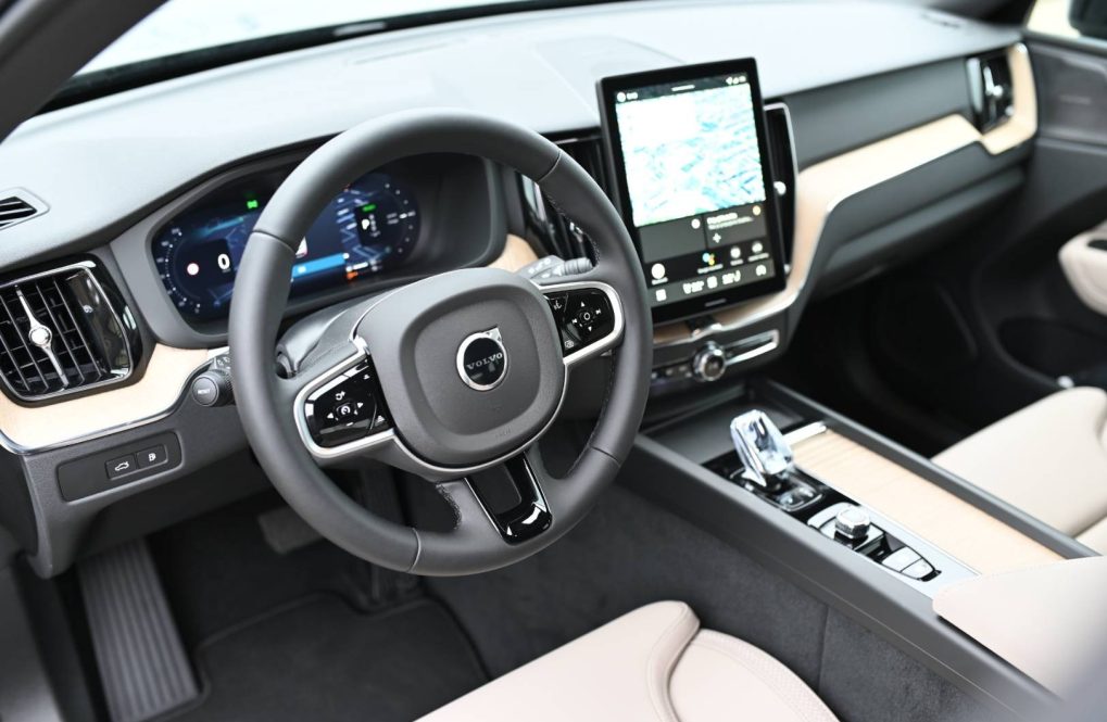 Volvo-XC60-T8-PHEV-PLUS-DARK-7