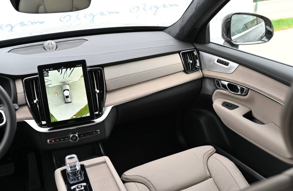 Volvo-XC90-T8-P-PHEV-ULTRA-Bright-12