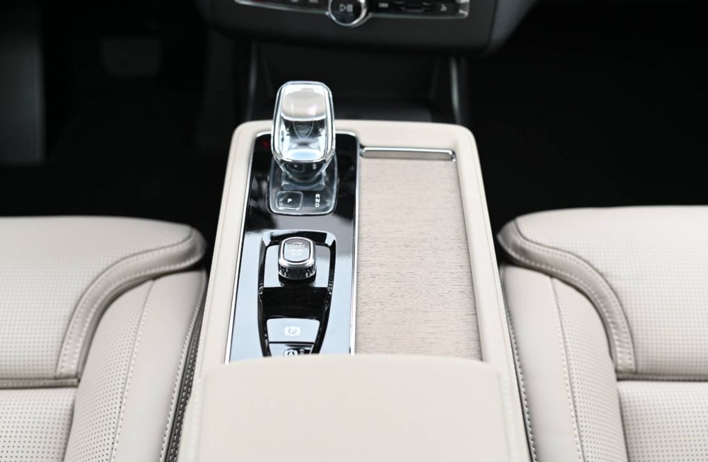 Volvo-XC90-T8-P-PHEV-ULTRA-Bright-16
